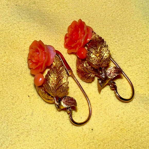 SOLD:VintageCoralPeachGemstones Hand-carved Roses RedOmbréGPFiligreedEarrings - Picture 2 of 2